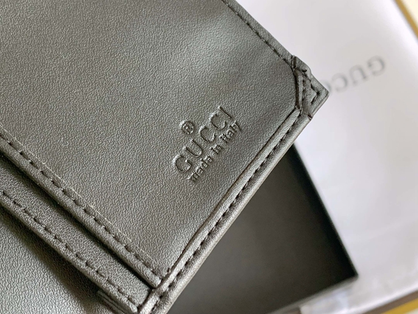 グッチ財布コピー着用イメージ